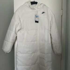Nike white long puffer coat size medium NEW